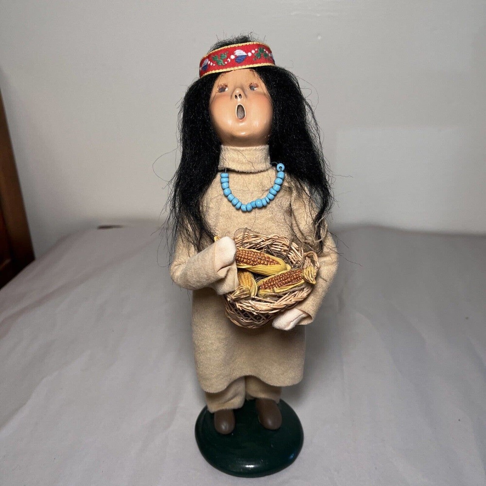 Byers Choice Carolers Thanksgiving Native American Girl With Basket Of Corn 1998